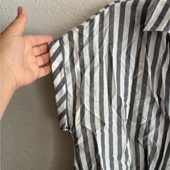 1250C Striped Gray Button-Up Women’s Top L - Picture 4 of 10